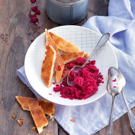 Kirschsorbet mit Mandelstreifen Kirschsorbet mit Mandelstreifen