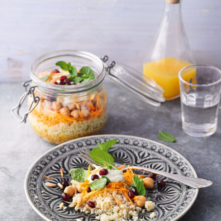 Möhren-Couscous-Salat mit Kichererbsen Möhren-Couscous-Salat mit Kichererbsen