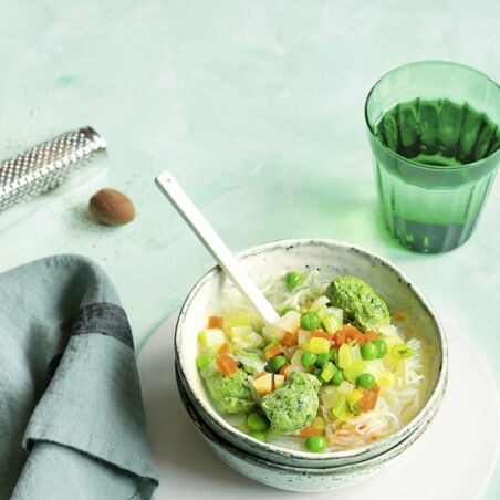 Frühlings-Nudelsuppe Frühlings-Nudelsuppe