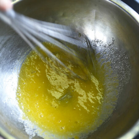 Gratinierte Banane in ihrer eigenen Schale mit Kokosmilkshake Gratinierte Banane in ihrer eigenen Schale mit Kokosmilkshake