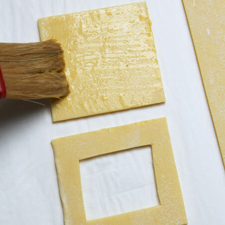 Blätterteigpastete mit weißem Spargel, Estragon und frischen Erbsen Blätterteigpastete mit weißem Spargel, Estragon und frischen Erbsen