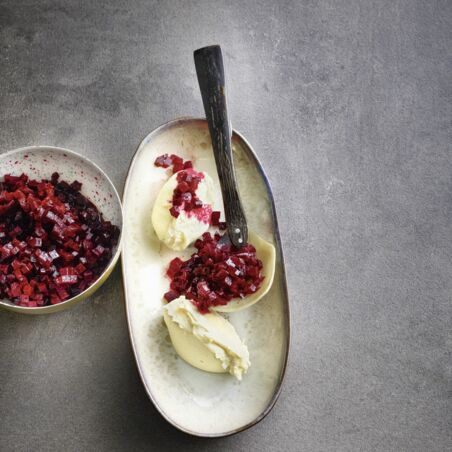 Pastinaken-Hummus mit Roter Bete Pastinaken-Hummus mit Roter Bete