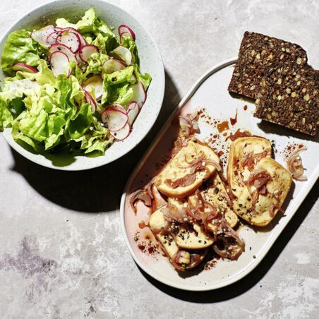 Marinierter Romadur mit Radieschen und Eichblattsalat Marinierter Romadur mit Radieschen und Eichblattsalat