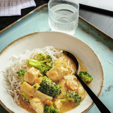 Low-Carb-Hähnchen-
Lemon-Curry Low-Carb-Hähnchen-
Lemon-Curry