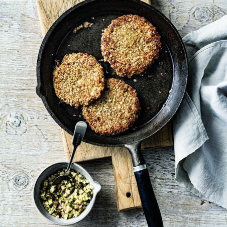 Sellerieschnitzel mit Birnen-Salsa Sellerieschnitzel mit Birnen-Salsa