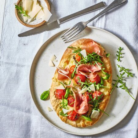 Pinsa Romana mit Parma Pinsa Romana mit Parma