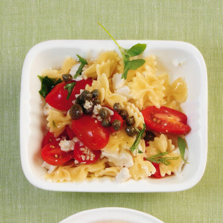 Lauwarmer Nudelsalat mit Minze Lauwarmer Nudelsalat mit Minze