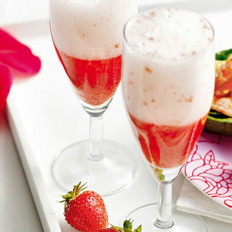 Rosa-Wolke-Sekt mit Erdbeeren Rosa-Wolke-Sekt mit Erdbeeren