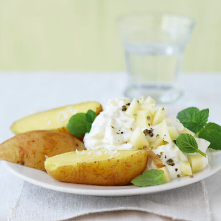 Junge Kartoffeln mit Limetten-Minze-Quark Junge Kartoffeln mit Limetten-Minze-Quark