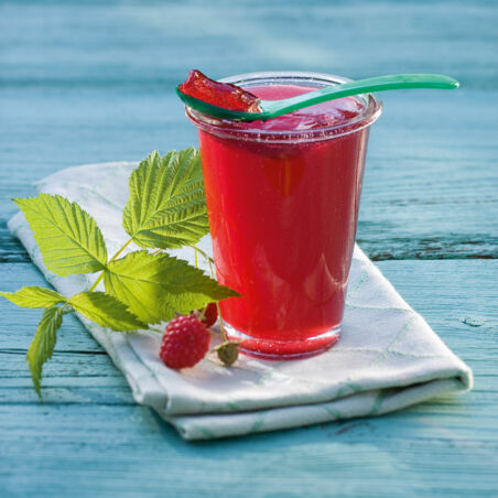 Roséweingelee mit Himbeeren Roséweingelee mit Himbeeren