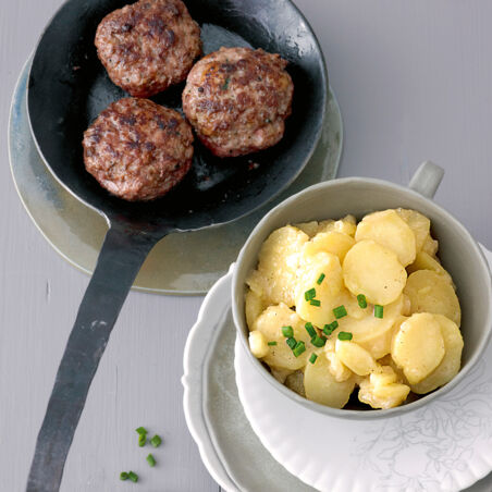 Frikadellen mit Kartoffelsalat Frikadellen mit Kartoffelsalat
