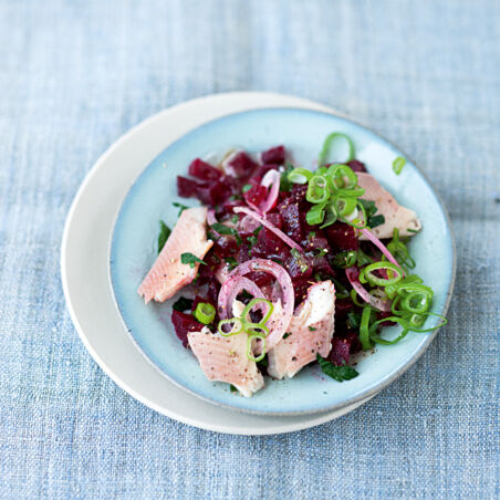Rote Bete-Salat mit Räucherfisch Rote Bete-Salat mit Räucherfisch