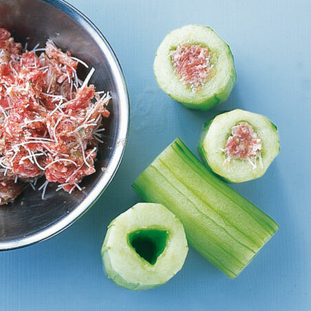 Suppe mit gefüllten Gurken Suppe mit gefüllten Gurken