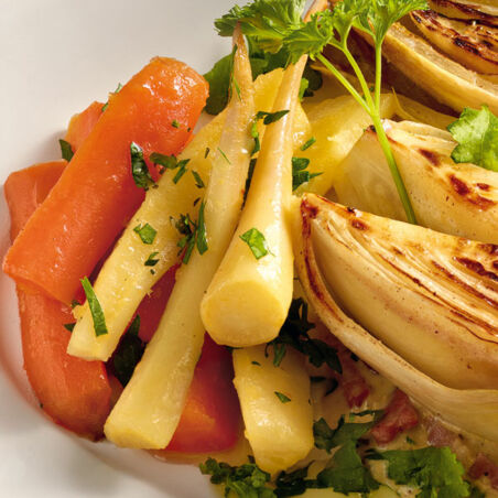 Glasiertes Möhren-Petersilienwurzel-Gemüse Glasiertes Möhren-Petersilienwurzel-Gemüse