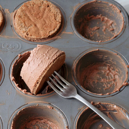 Schokoeis-Törtchen mit Himbeersauce Schokoeis-Törtchen mit Himbeersauce