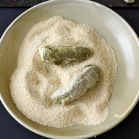 Gefüllte Grill-Jalapeños mit Pfirsich-Ingwer-Salsa Gefüllte Grill-Jalapeños mit Pfirsich-Ingwer-Salsa