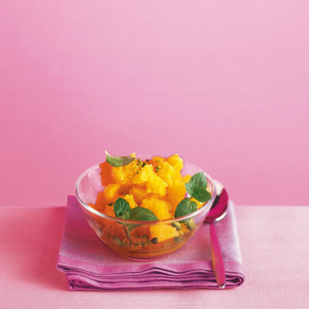 Orangen-Safran-Sorbet mit Pistazien Orangen-Safran-Sorbet mit Pistazien