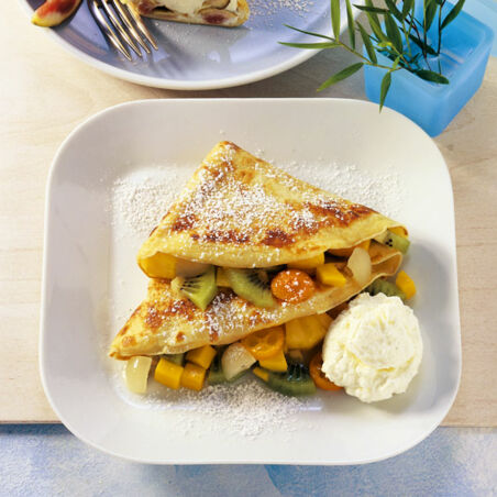 Pfannkuchen mit Fruchtsalat Pfannkuchen mit Fruchtsalat