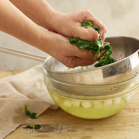 Steckrüben-Wedges mit Spinatjoghurt Steckrüben-Wedges mit Spinatjoghurt
