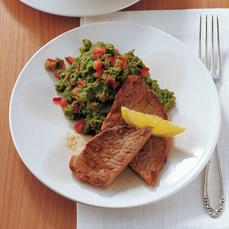 Schnitzel mit Erbsenpüree Schnitzel mit Erbsenpüree