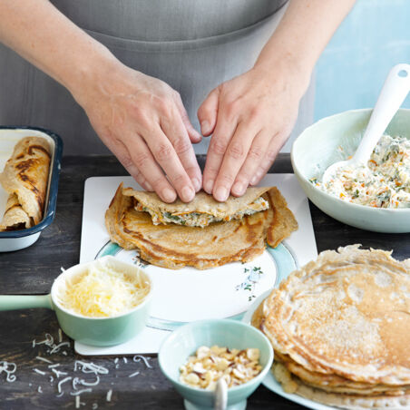 Buchweizencrespelle mit Nusskruste Buchweizencrespelle mit Nusskruste