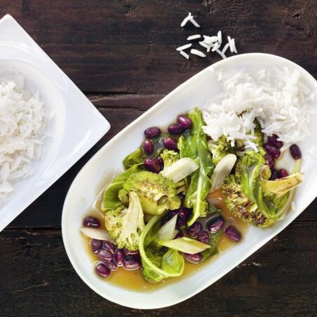 Brokkoli und Mangold mit Azuki-Bohnen Brokkoli und Mangold mit Azuki-Bohnen