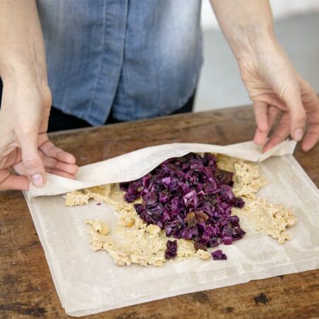 Rotkohl-Strudeltaschen mit sahnigem Lauch