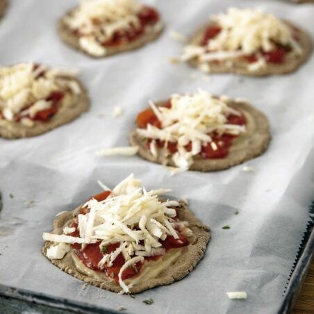 Teff-Minipizzen mit Petersilienwurzel und Postelein