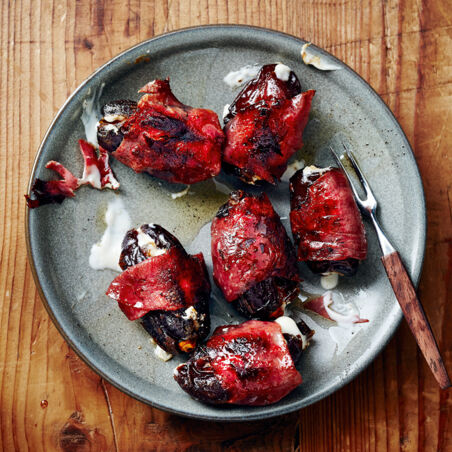 Gewickelte Leckerbissen - Pastırma-Datteln Gewickelte Leckerbissen - Pastırma-Datteln