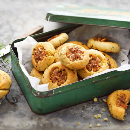 Nuss-Schnittlauch-Plätzchen Nuss-Schnittlauch-Plätzchen