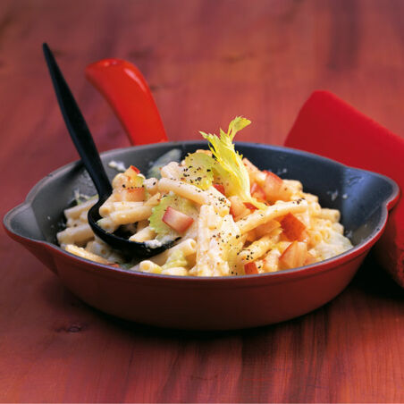 Maccaroni 'n cheese mit Staudensellerie und Birne Maccaroni 'n cheese mit Staudensellerie und Birne