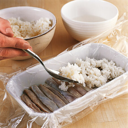 Schicht-Sushi mit marinierten Sardinen Schicht-Sushi mit marinierten Sardinen