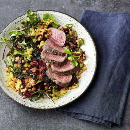 Lammfilet mit Wildkräutersalat Lammfilet mit Wildkräutersalat