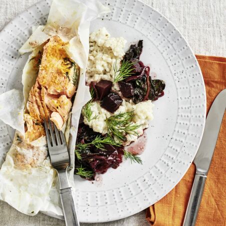 Lachs mit Roter Bete
und Graupen-Risotto Lachs mit Roter Bete
und Graupen-Risotto