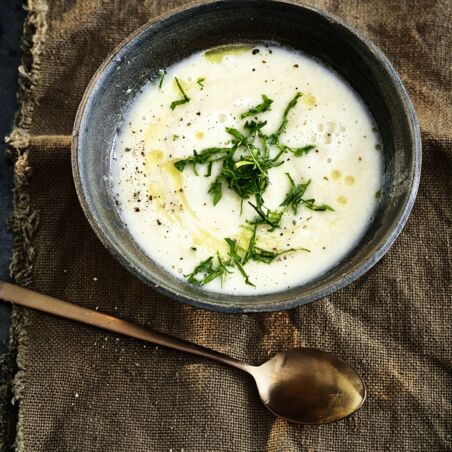 Petersilienwurzelsuppe mit Trüffelöl Petersilienwurzelsuppe mit Trüffelöl