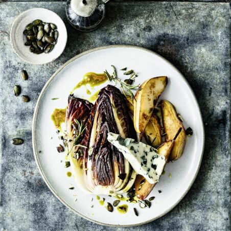 Radicchio mit Karamellbirne und Roquefort Radicchio mit Karamellbirne und Roquefort