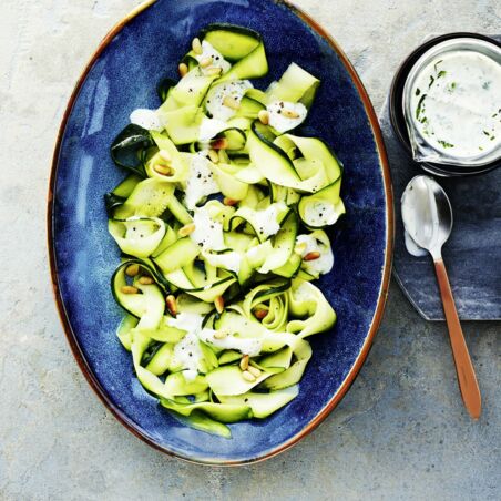 Gedünsteter Zucchini-Kräuter-Salat Gedünsteter Zucchini-Kräuter-Salat