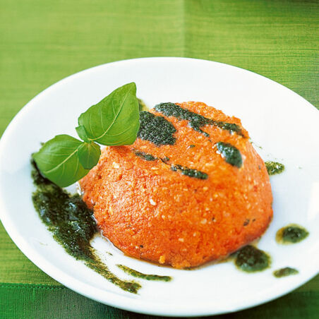 Tomatenflan mit Basilikumsauce Tomatenflan mit Basilikumsauce