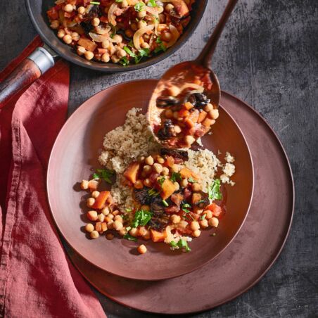 Couscous mit
Pflaumen-Kichererbsen Couscous mit
Pflaumen-Kichererbsen