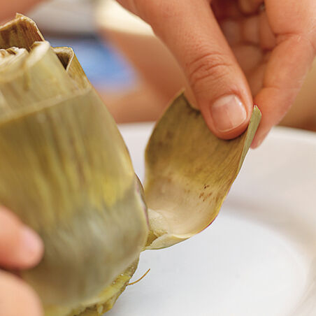 Artischocken mit dreierlei Saucen Artischocken mit dreierlei Saucen