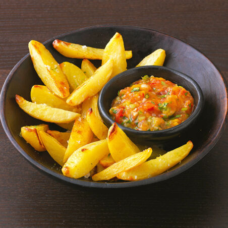 Kartoffel-Wedges mit Mango-Tomaten-Salsa Kartoffel-Wedges mit Mango-Tomaten-Salsa