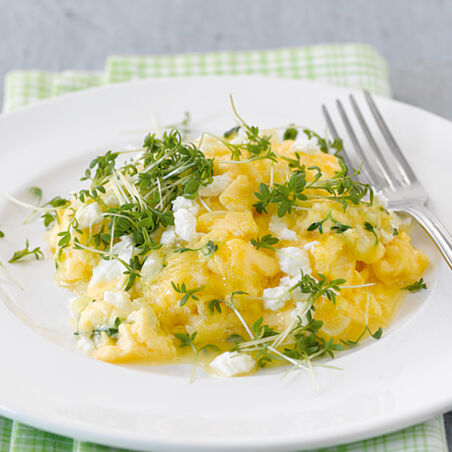 Kresserührei mit Schafkäse Kresserührei mit Schafkäse