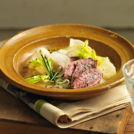 Schweinebäckchen in Sellerie-Portwein-Sauce Schweinebäckchen in Sellerie-Portwein-Sauce