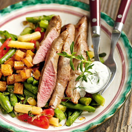 Lammfilets mit Bohnen und saurer Sahne Lammfilets mit Bohnen und saurer Sahne