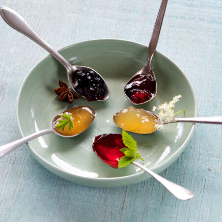 Apfelgelee mit Duftpelargonie Apfelgelee mit Duftpelargonie