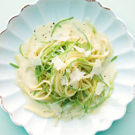 Spargel-Linguine mit Parmesansauce