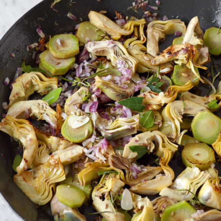 Geschmorte Artischocken mit Zitronen und Minze Geschmorte Artischocken mit Zitronen und Minze