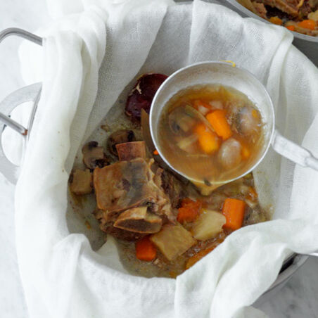 Klare Rinderbrühe Klare Rinderbrühe