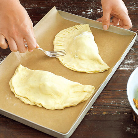 Polnische Piroggen mit Spinat-»Bratwurst«-Füllung Polnische Piroggen mit Spinat-»Bratwurst«-Füllung