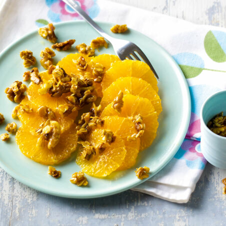 Orangenteller mit Nusskrokant Orangenteller mit Nusskrokant